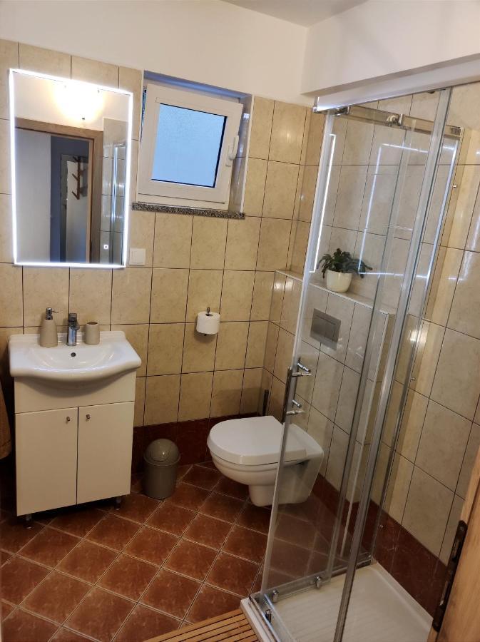 Apartman Emili Malinska Exterior photo